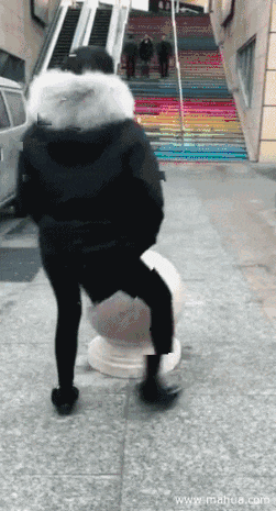 搞笑gif:姑娘,你这辫子有同款的吗