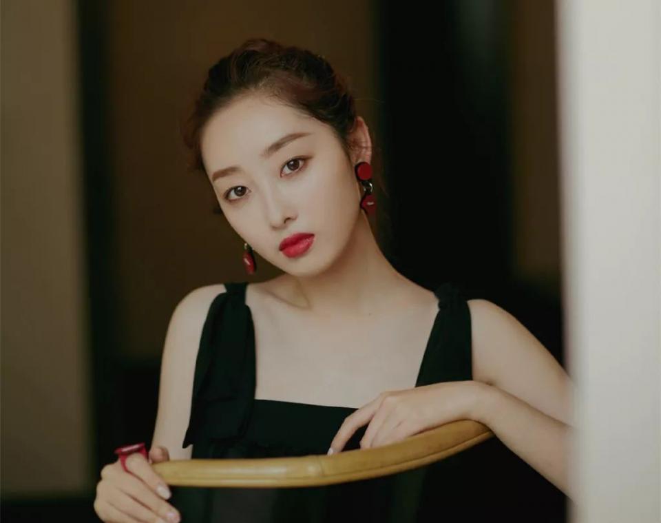 有赵丽颖撑腰，还是林更新前女友？却因为缺钱卖过期口红？