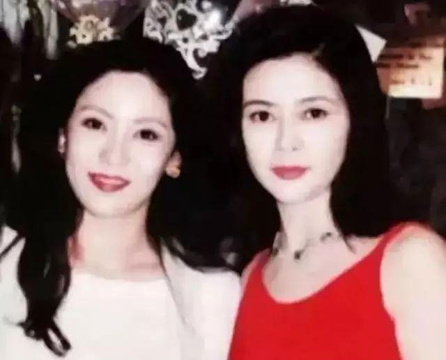 她什么背景？婚后被老公宠上天好人缘超何炅，整个娱乐圈都去跪舔