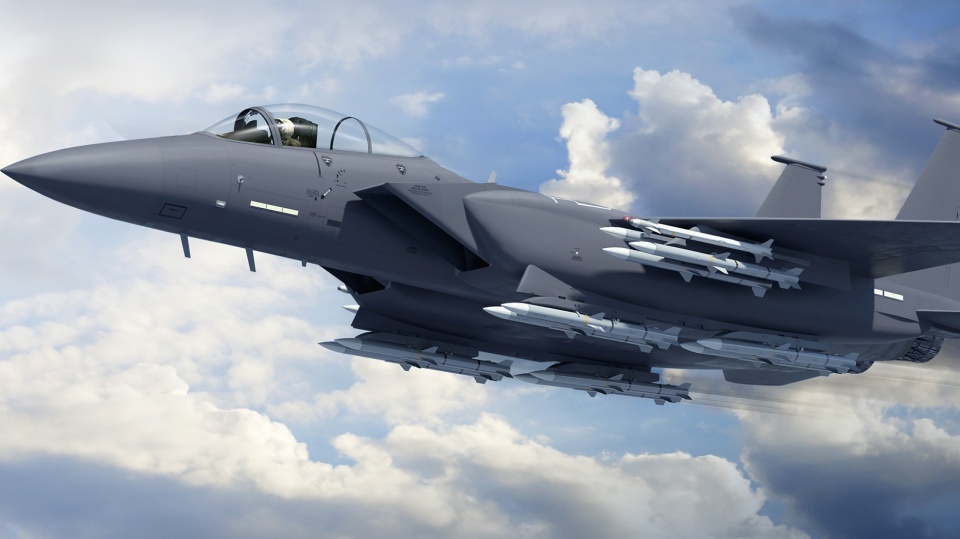 美军时隔32年再买单座F15，中国若不买苏35最好量产歼11D？