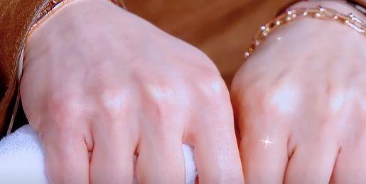 比张雨绮还壕无人性的女星也就她了，把2克拉的钻石磨成粉涂脸！