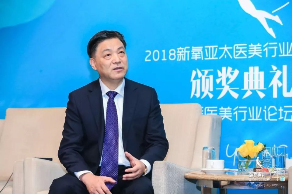 要说今年最受欢迎的黑莲花脸，换头失败的她当之无愧！