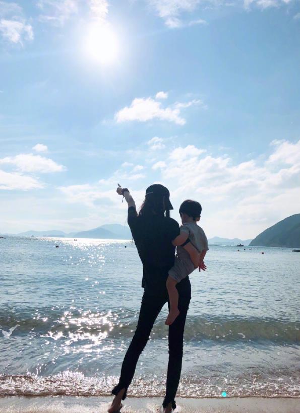 小海绵也太可爱了吧！探班baby竟然抢了所有风头