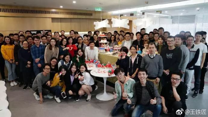 晋江网昨晚崩了;去哪儿网年底裁员超百人;小猪佩奇要加大中国市场投入 | 猬报