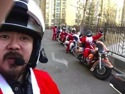 圣诞节,那些不骑驯鹿骑哈雷的圣诞老人们