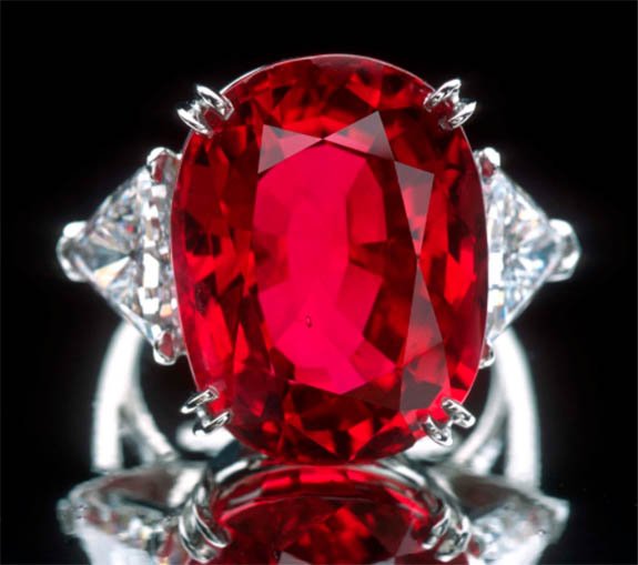 钻石和红宝石常常被拿来互相比较哪个更有收藏