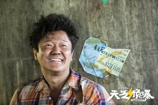 有料！肖央杜鹃疑因戏生情，电影《天气预爆》里kisss羞煞旁人