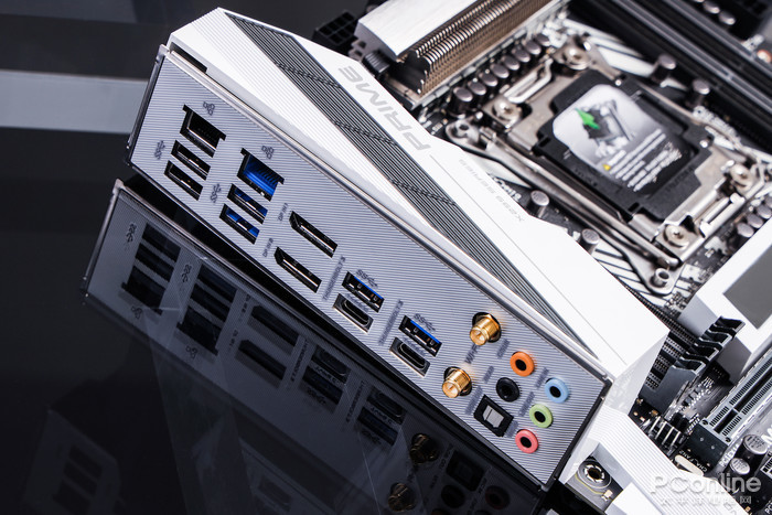 华硕PRIME X299-DELUXE II主板评测：能驾驭18核处理器的大师