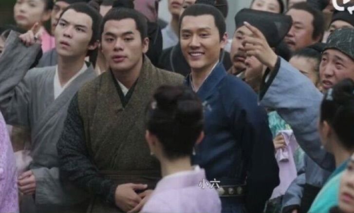 赵丽颖颜值被丫鬟吊打，导演被迫加磨皮，网友还说撞脸谢娜！