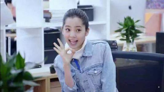 曾经靠素颜就征服大众比肩刘亦菲的她，现在却被嘲一无是处