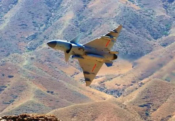 歼10C首次国外亮相,与巴铁F16联合军演,露出