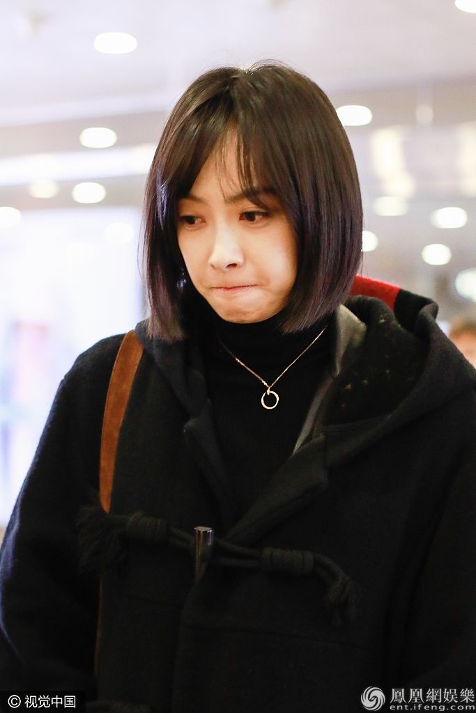 冷死宝宝啦！宋茜穿呢子大衣冷到委屈 嘟嘴卖萌小表情不断