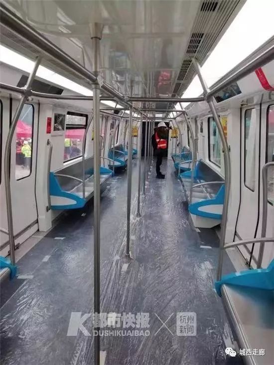杭州地铁5号线新车为什么是青色为主?__凤凰网