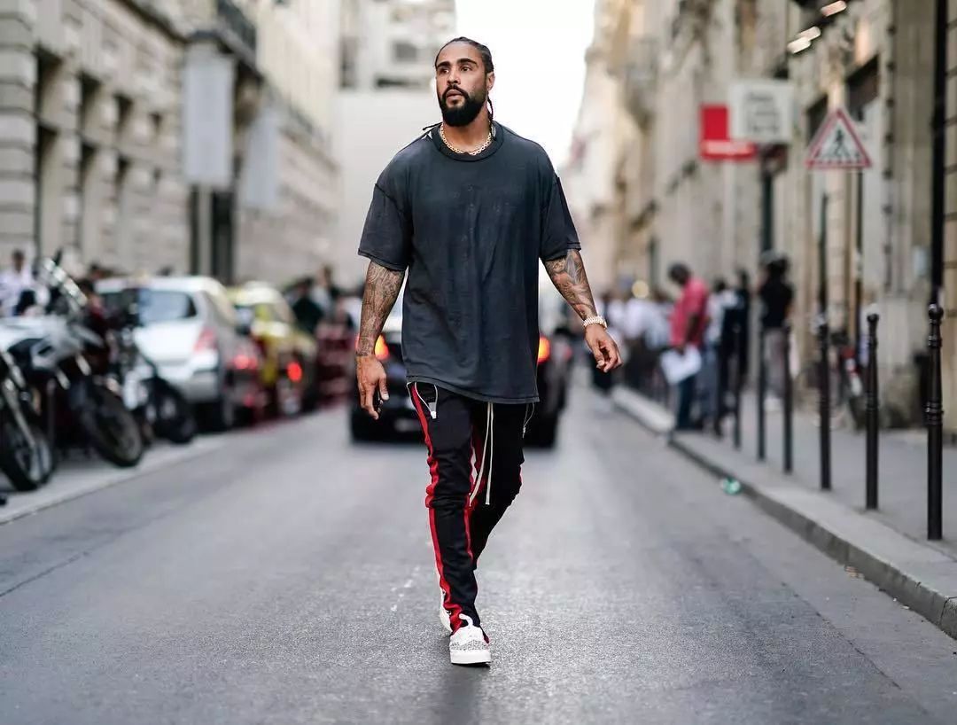 jerry lorenzo 街拍,jerrylorenzo街拍 会陌生,而其中最重要的人物当然是fear of god的主理人jerry lorenzo