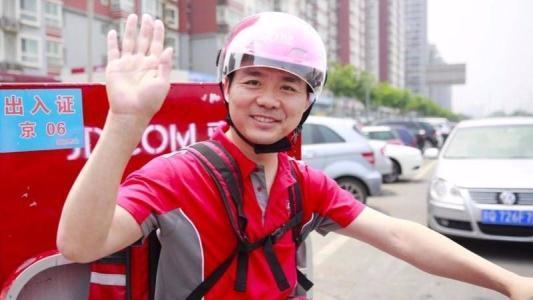 刘强东事件后与章泽天首同框，刘强东神采奕奕，章泽天却苍老了