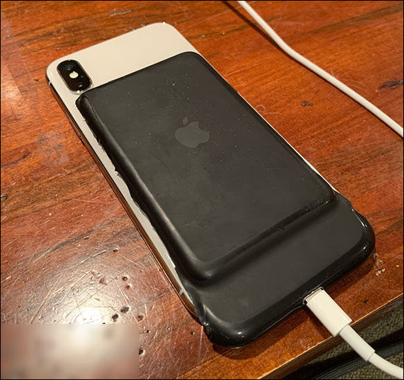 新证据表明苹果即将推出 iPhone XS 智能电池壳