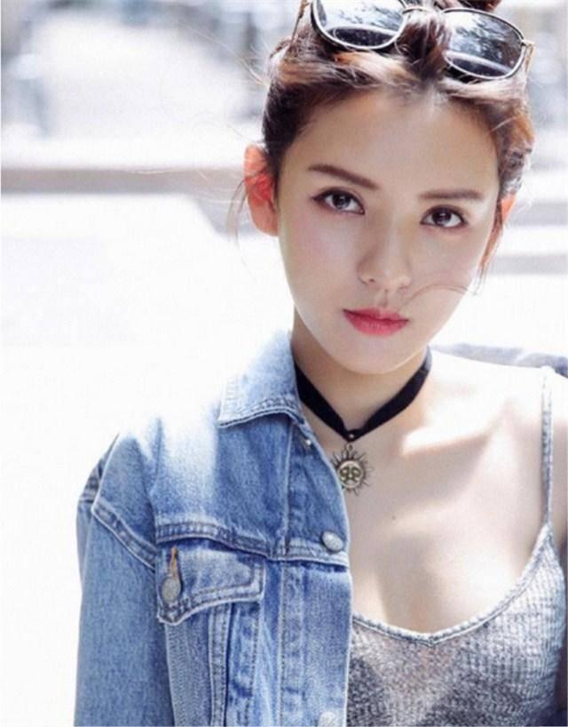 王思聪三亚携新女友晒合照并嚗床照,网友直言太直接想红想疯了吧