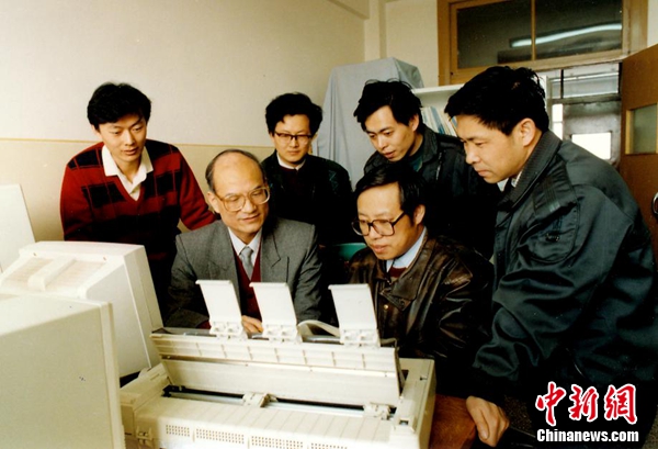 刘永坦院士与他的团队;哈工大供图 刘永坦院士与他的团队;哈工大供图