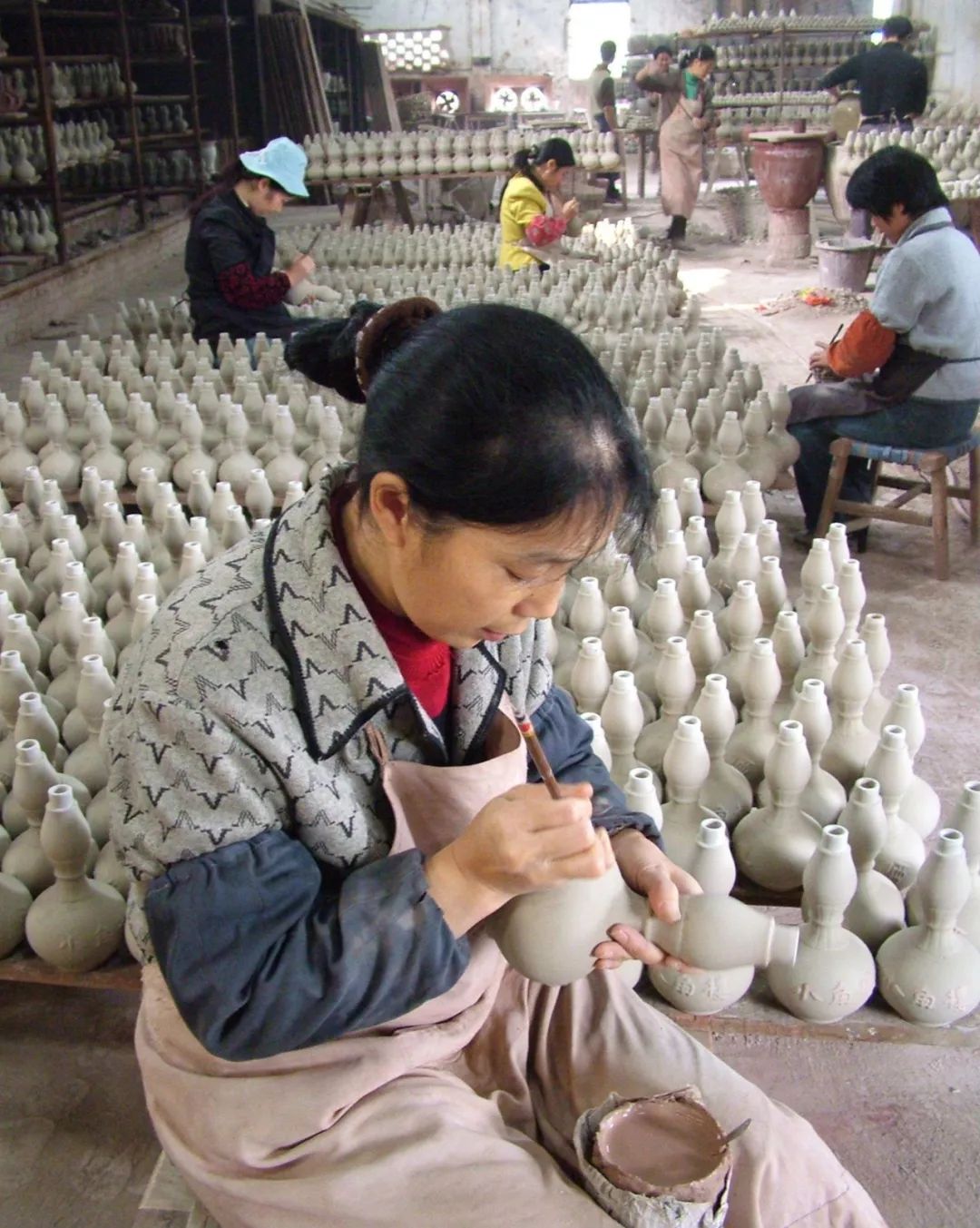 荣昌陶器(图片来源:重庆市荣昌区人民政府)