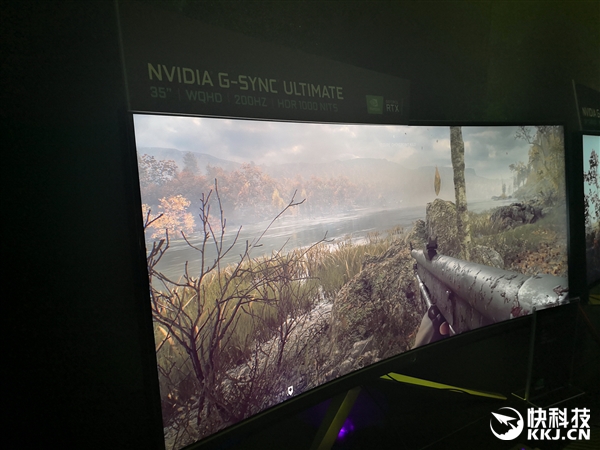 来感受65寸BFGD巨幕玩游戏!沉迷不可自拔