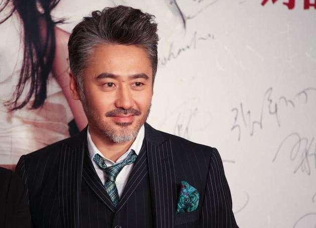 吴秀波被称渣男上热搜，十年演艺生涯遇危机，官司失利同事被刑拘
