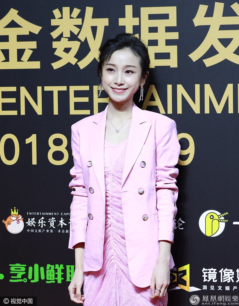 韩雪妩媚撩发、吴宣仪比心秀腿 宋祖儿变仙女、冯绍峰婚后沉稳