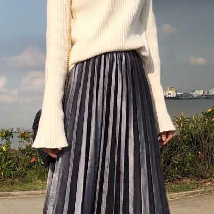 这才是大年三十的正确穿搭: 百褶裙+毛毛鞋 ,优