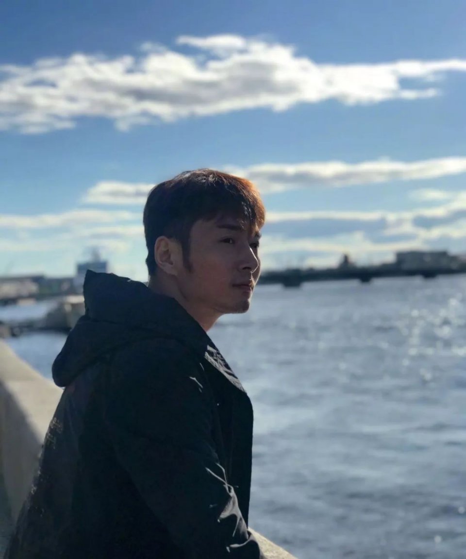 真迷！为爱跳河，又被爆出新恋情，到底离婚了吗？！