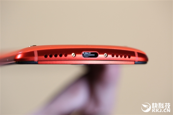 全球首创前置三摄!美图V7图赏:奢华扑面而来