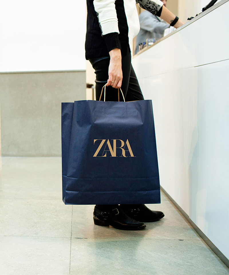 ZARA新品牌LOGO在手提袋上的应用效果