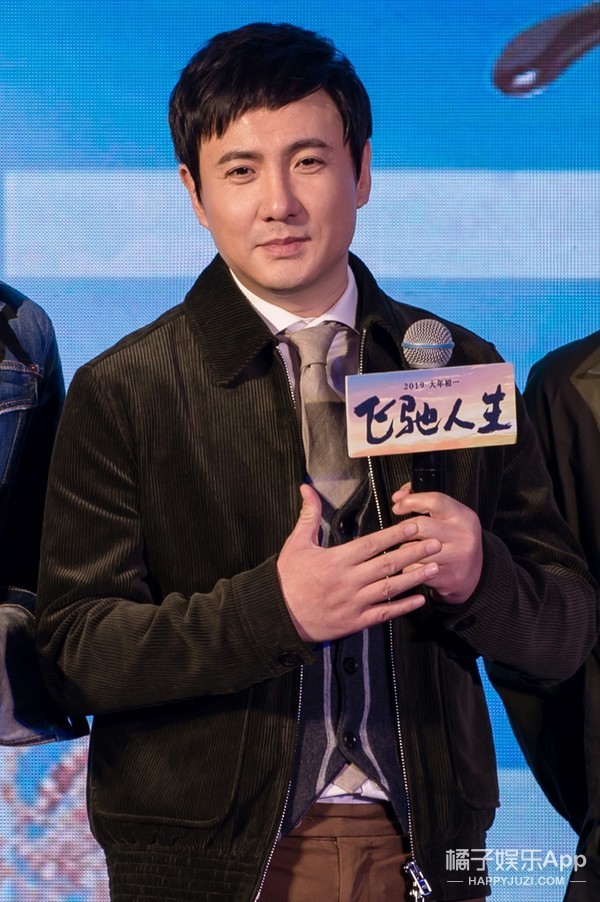 韩信组合“奔现”了！《飞驰人生》发布会变大型KTV现场