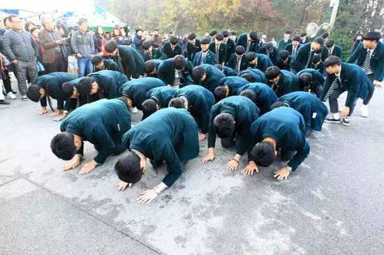 学长不复读!"祈祷前辈取得高分,旗开得胜,走上人生巅峰.