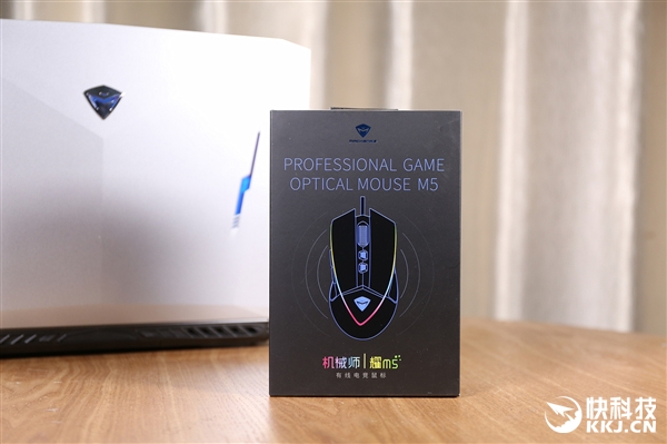 平民吃鸡利器！机械师耀M5游戏鼠标图赏