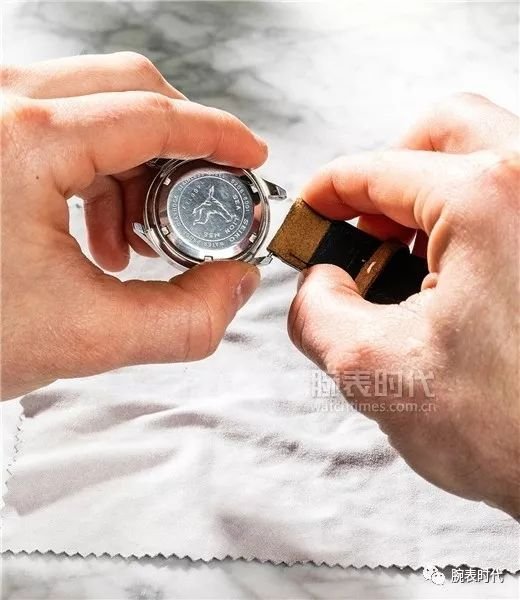 图解:怎么自己换表带?