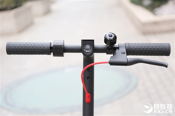 折叠只需3秒!小米米家电动滑板车Pro图赏