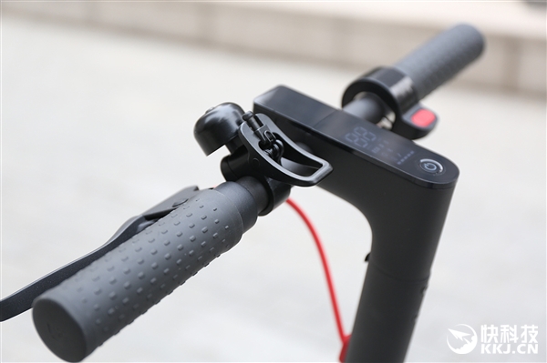 折叠只需3秒!小米米家电动滑板车Pro图赏