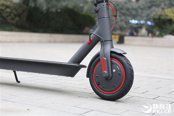 折叠只需3秒!小米米家电动滑板车Pro图赏
