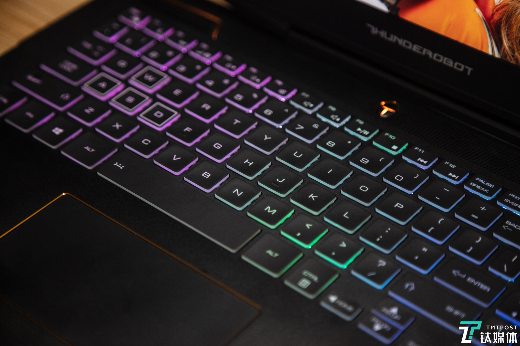 RTX 2070的便携形态，加入光追后的雷神911 Pro点起新技能 | 钛极客