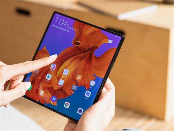 小米总监点评华为Mate X：比三星好很多 价格不评论