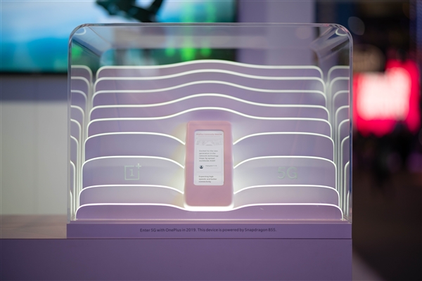 一加5G手机亮相MWC2019：带来5G云游戏体验