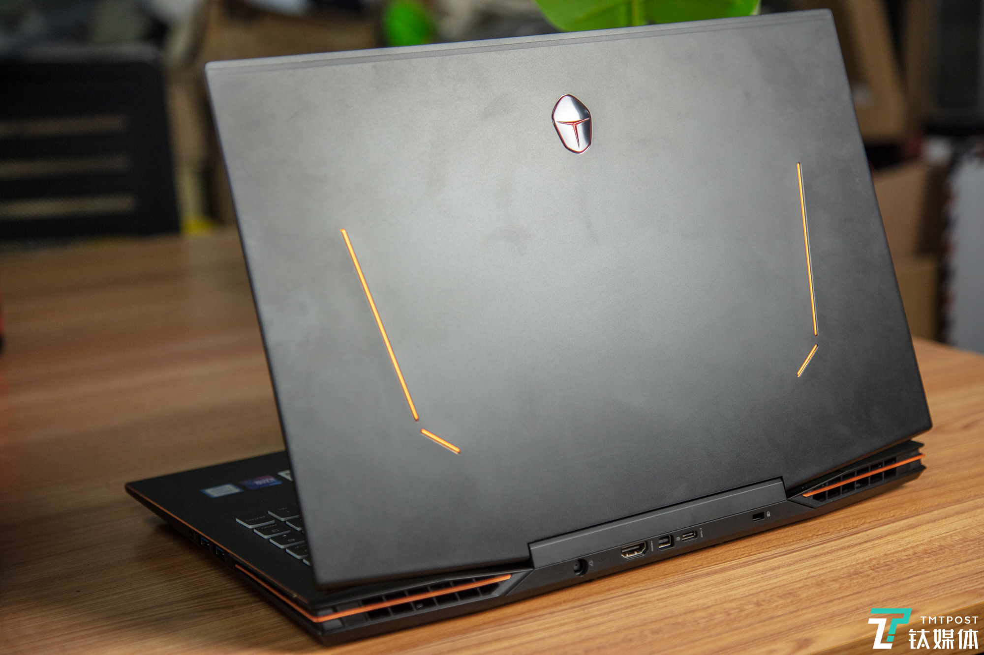 RTX 2070的便携形态，加入光追后的雷神911 Pro点起新技能 | 钛极客