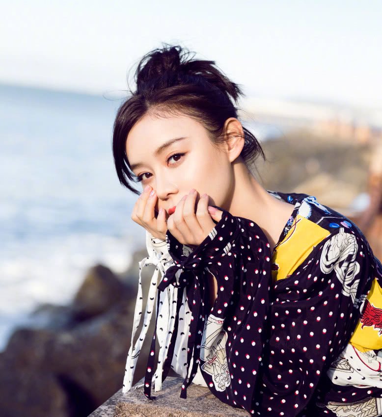 别人的鞋头是圆的,袁姗姗的鞋头尖得像根针?走