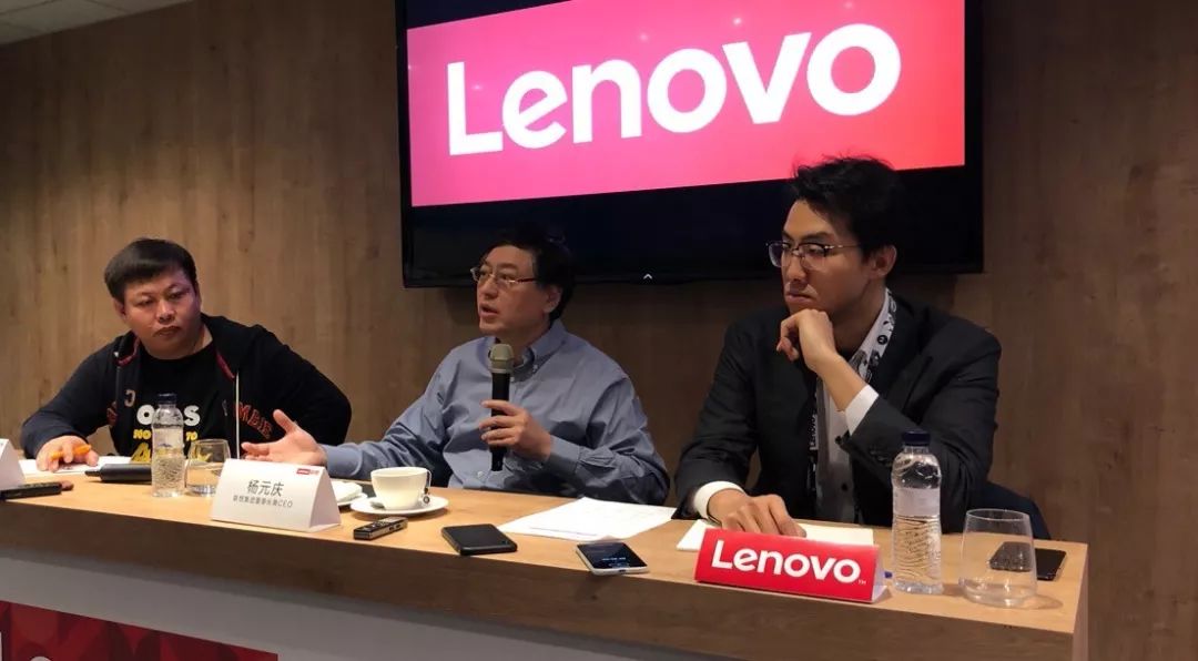 8点1氪：马云以2600亿元成为全球华人首富；无印良品全球召回“疑含有致癌物”瓶装水；苏宁手机推出折叠屏手机“折坏险”