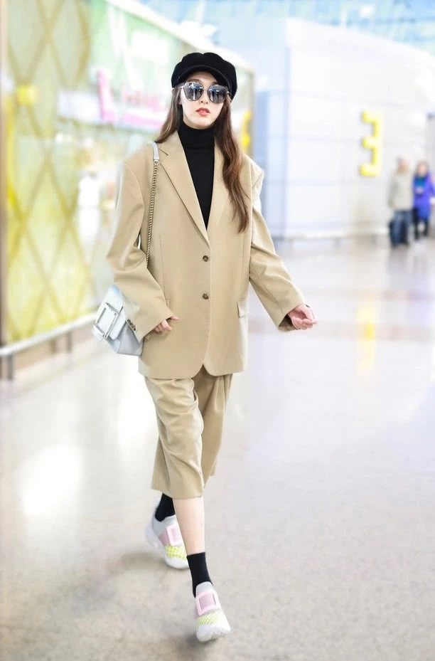 唐嫣到底有多爱罗晋,竟穿着罗晋的衣服凹造型