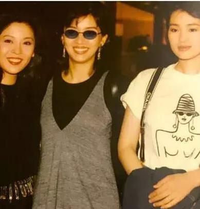 向太陈岚年轻时倾国倾城,美貌不输郭碧婷,在巩俐旁毫不输!