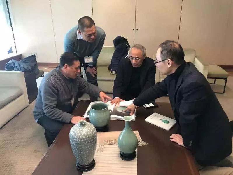 中国工芸美術大師　毛正聡竜泉青磁の第一人者作 大阪市立陶芸東洋美術館にも作品あり 中国工艺美术大师向日本陶瓷美术馆捐赠青瓷作品__凤凰网