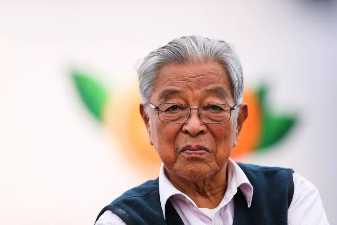 此山甚高，终归哀牢