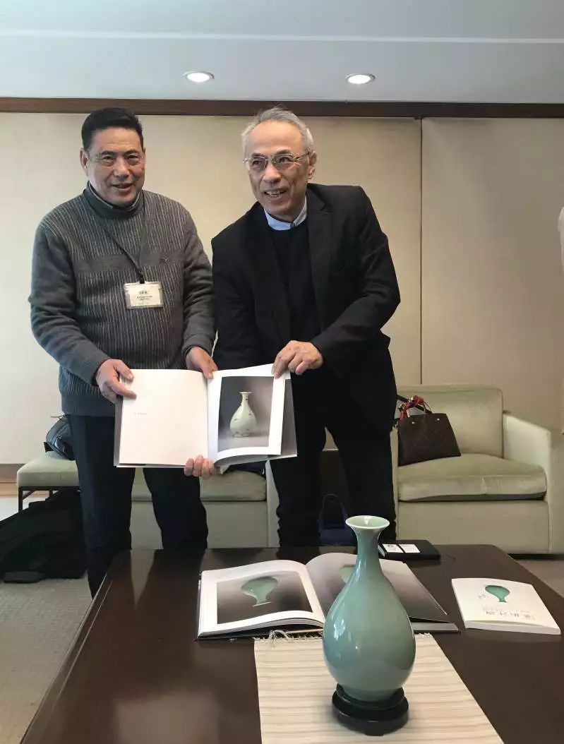 中国工艺美术大师向日本陶瓷美术馆捐赠青瓷作品__凤凰网