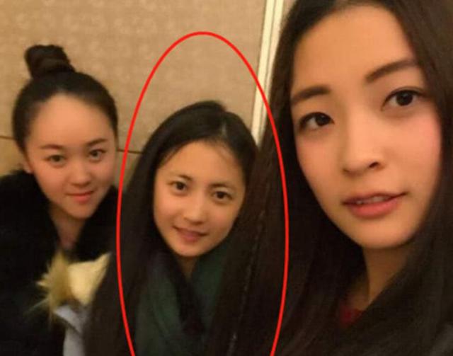 陈钰琪素颜照曝光,最抢镜的是她的眉毛,竟和赵丽颖是同款眉毛