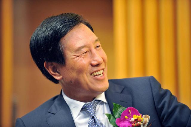 他冲刺上市14年,从黑发到白头,掌280亿商业帝国想让外人接班